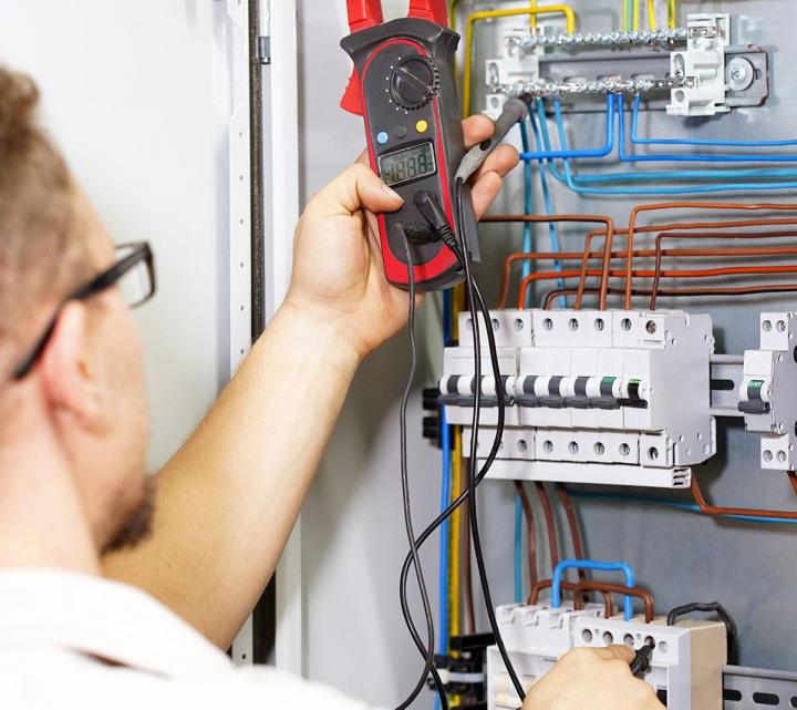 Tous travaux de dépannage électrique.